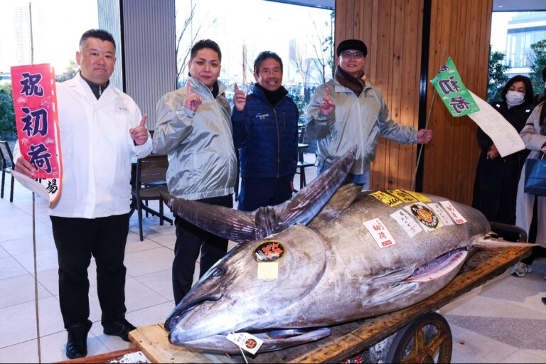 1736177841 Bluefin Tuna auction japan 2191883982