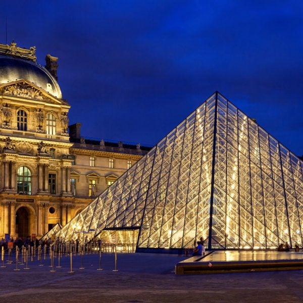 musee du louvre new entrance paris pyramid dezeen 2364 col 1