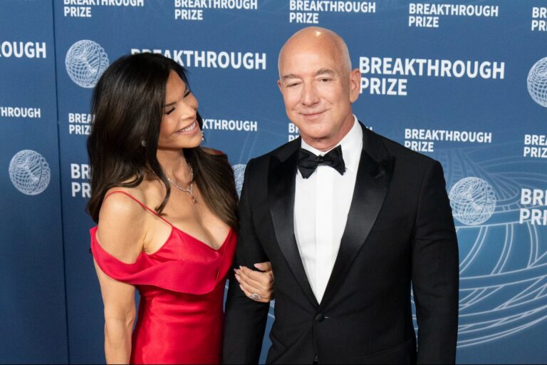 1746217119 Bezos Sanchez 2208911931